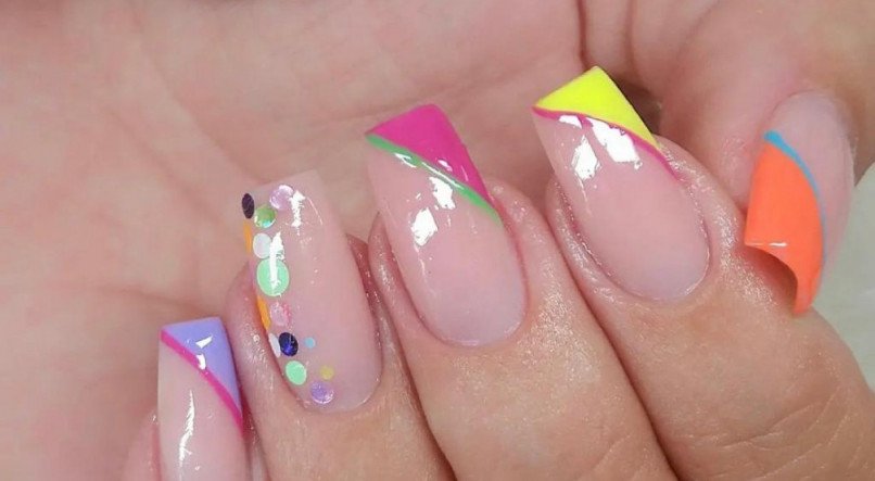 Esmaltação Em Gel Em Unha Natural Decorada