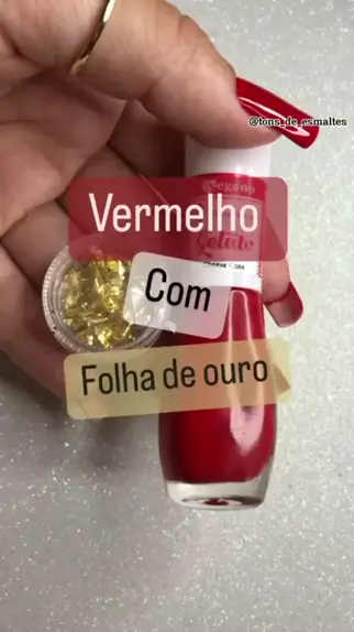 Unha Vermelha Decorada Com Folha De Ouro