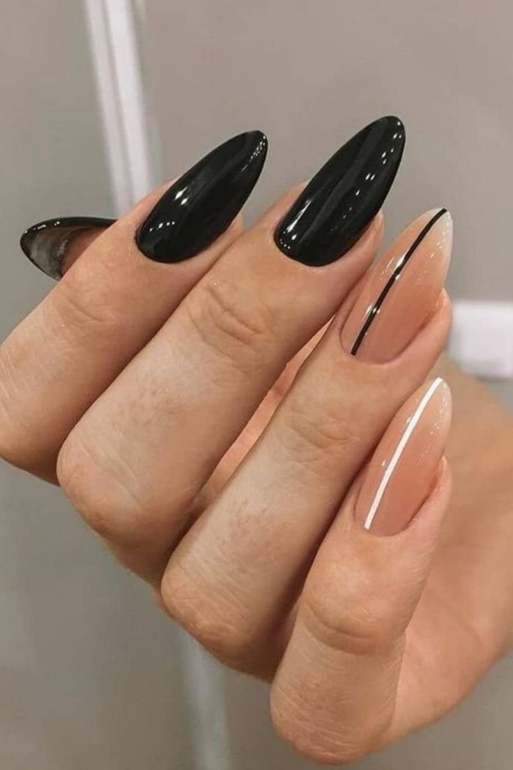 stiletto-preta-e-nude Unhas stiletto preta e nude