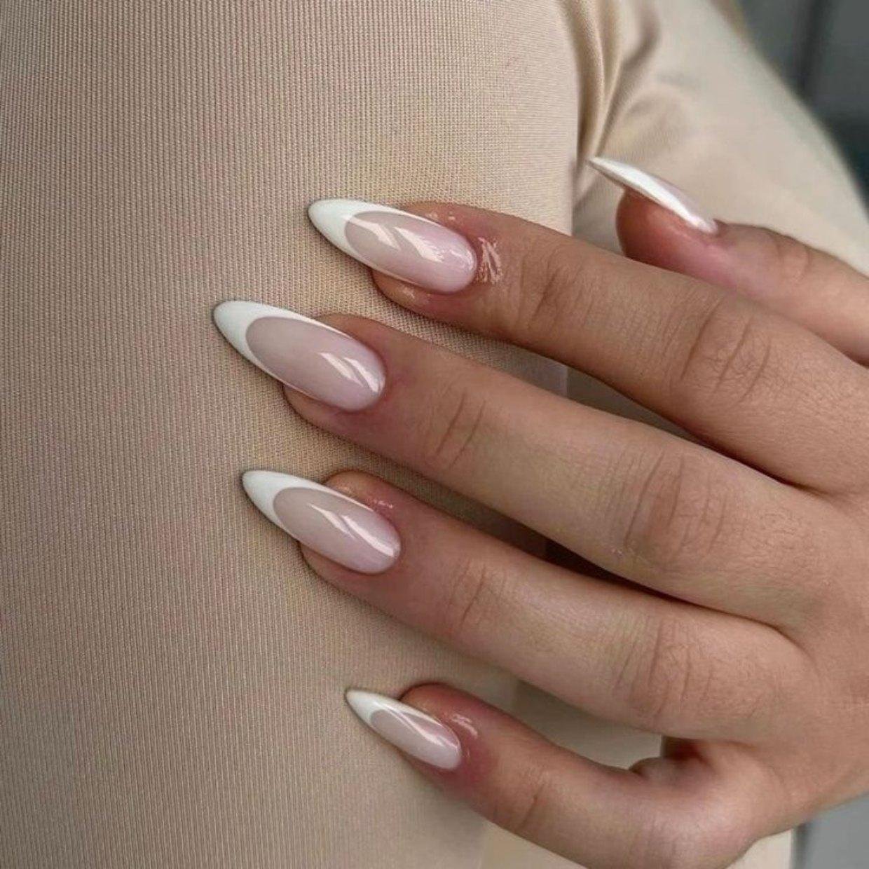 unhas-francesinha-branca-1 Unhas amendoadas com francesinha branca