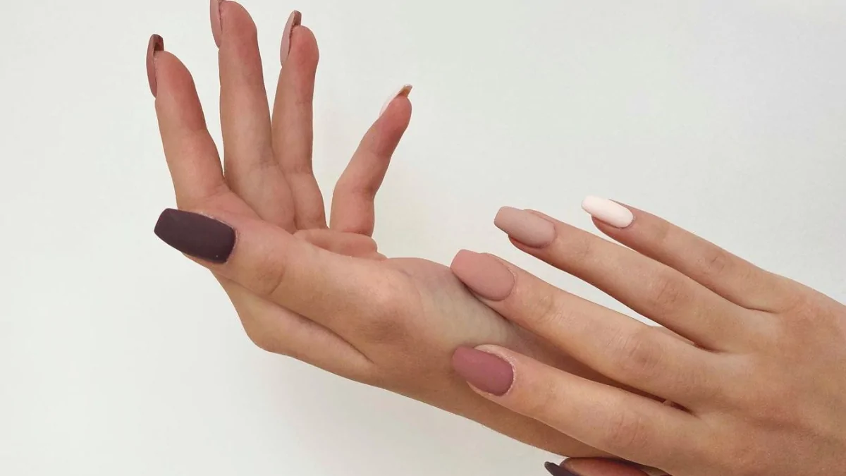 unhas-nude-elegante Unhas nude escuro