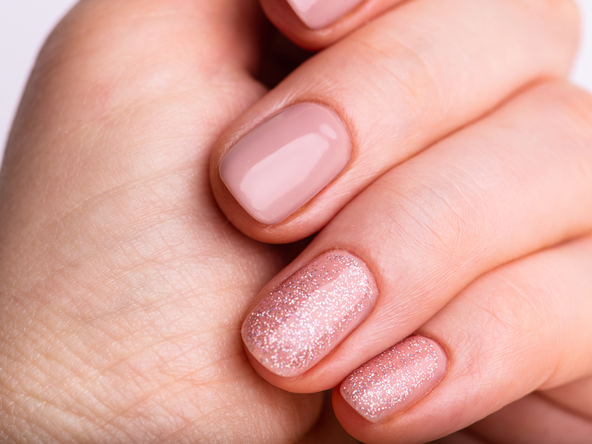 unhas-nude-glitter Unhas nude com glitter
